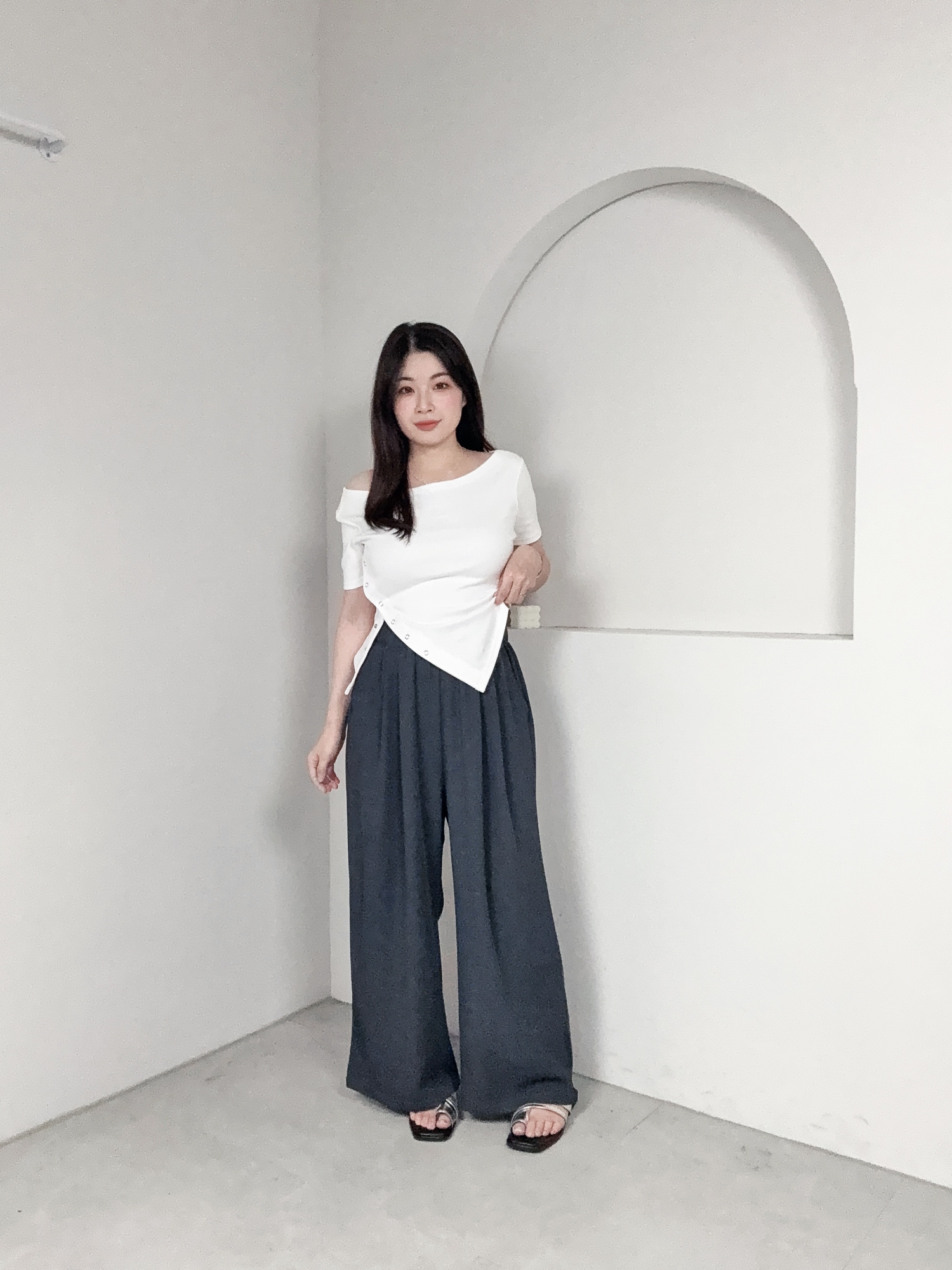 咖啡廳女孩斜領開扣T♡