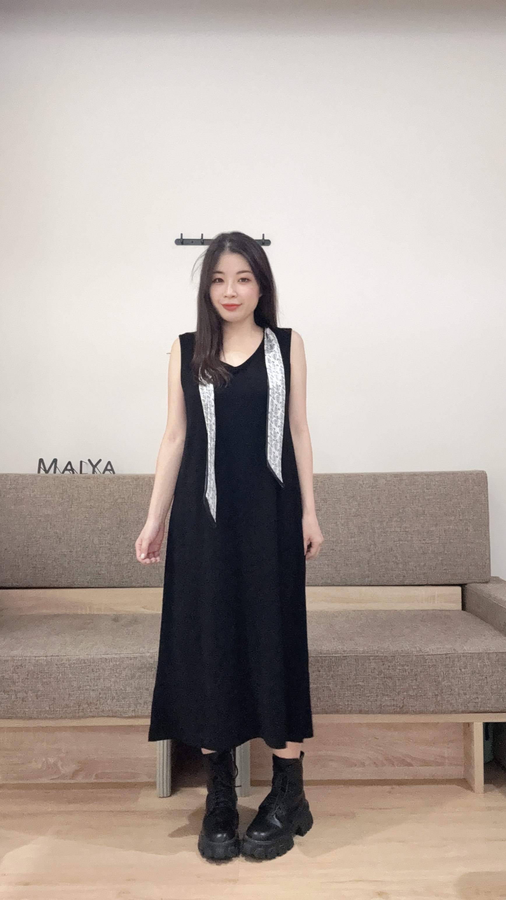 靜奢感附絲巾洋裝(小