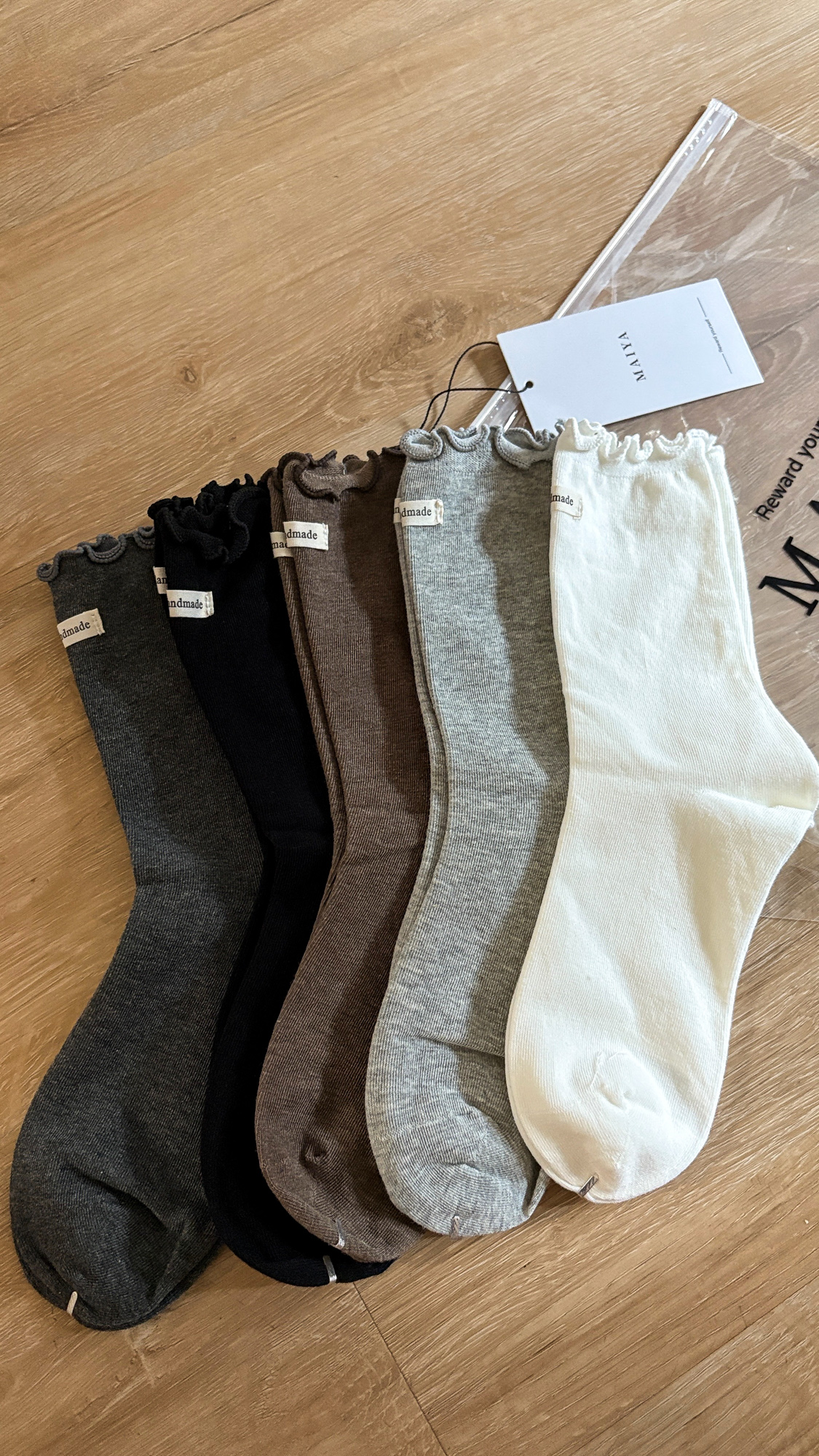 Handmade 百搭木耳邊襪