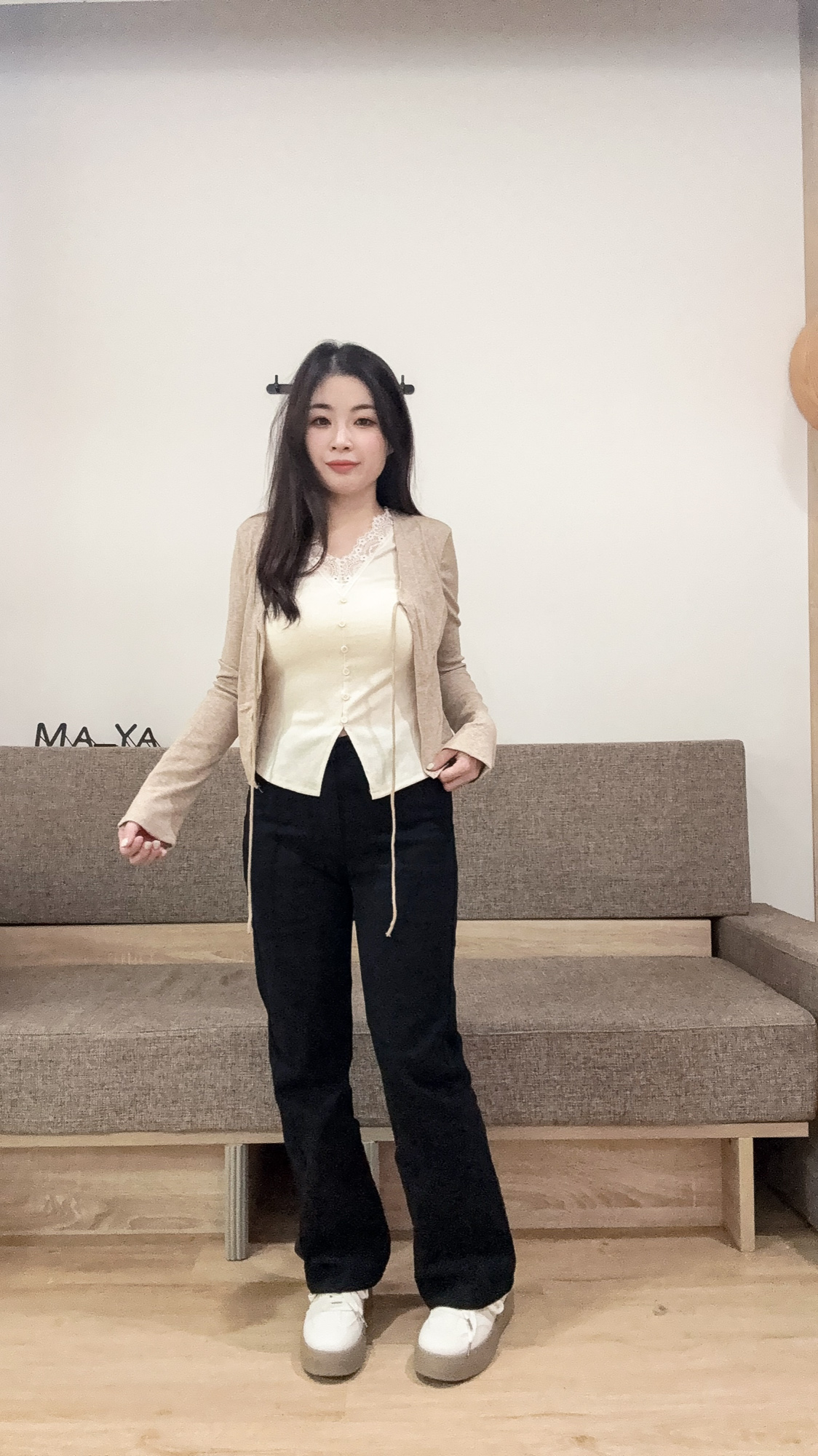 小黑馬微喇叭牛仔褲