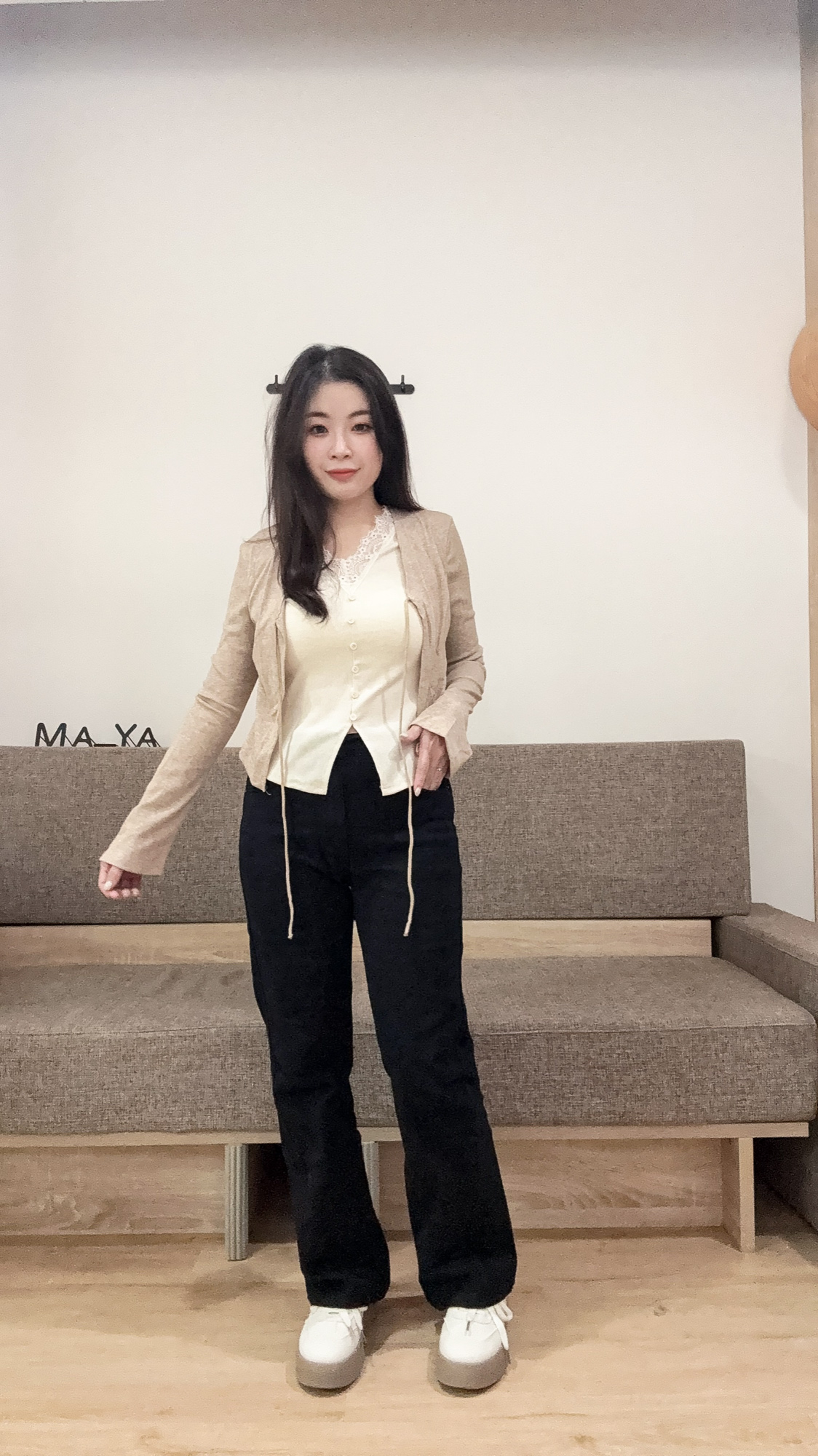 小黑馬微喇叭牛仔褲